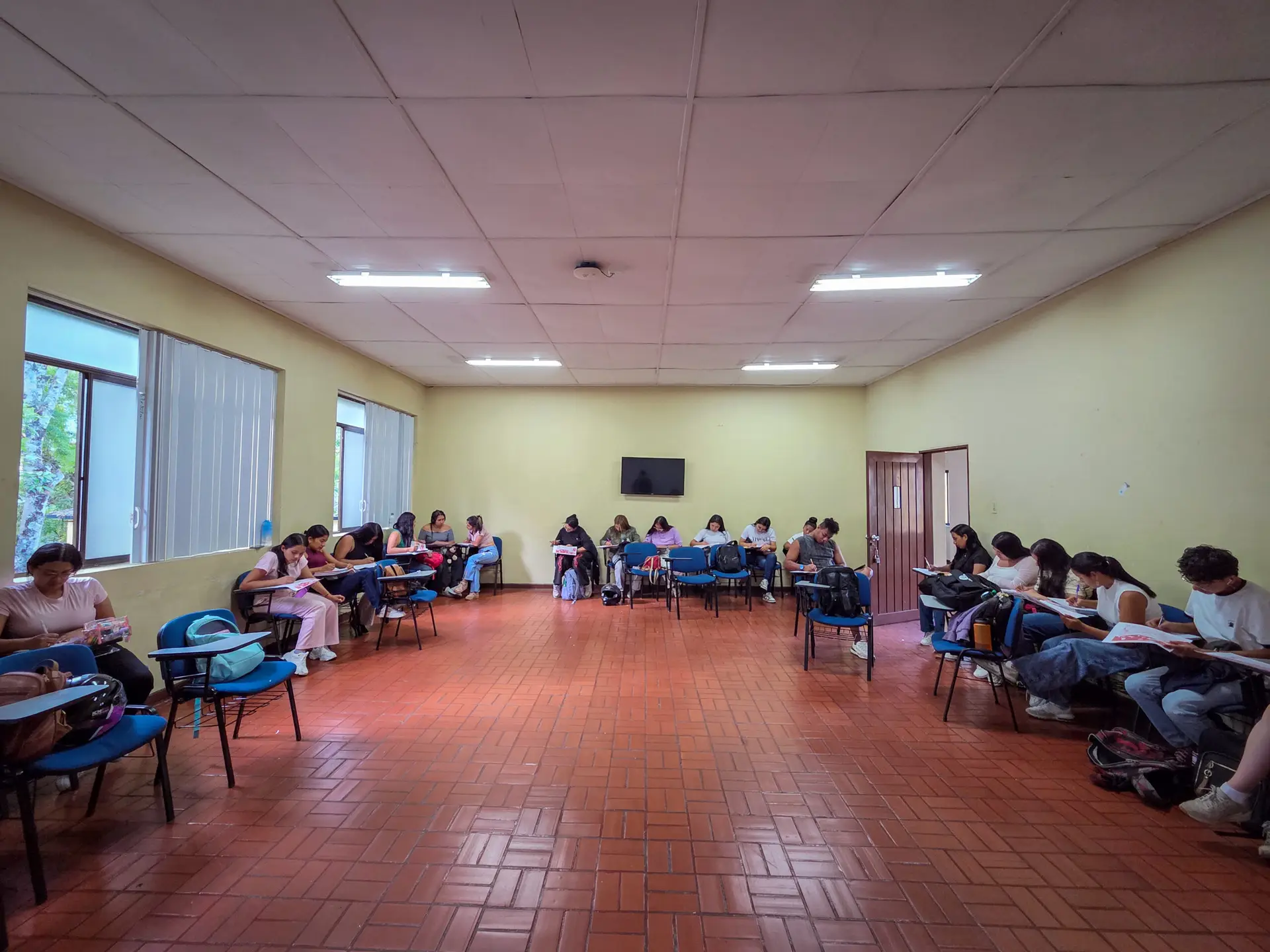 Entre colores, ideas y creatividad, los talleres artísticos de Popayán Ciudad Libro 2026 nos invitan a explorar nuevas formas de expresión y a compartir el arte a través de experiencias que despiertan la imaginación. Cada fotografía guarda un momento de este encuentro con la creación.